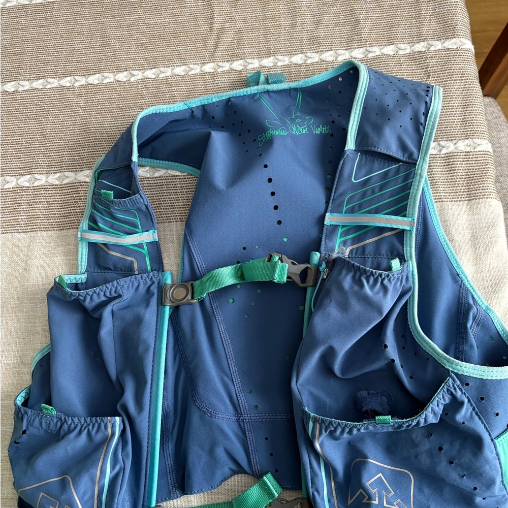 Nathan x Stephanie Howe Violette Hydration Vest